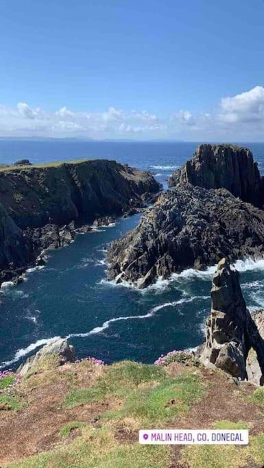 Malin Head Cosy Portmor Log Cabin- Sea Views, Deck & Relaxation מראה חיצוני תמונה